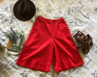 Vintage 70er Rote Culottes, Retro Rote Culottes, 1970er Jahre Gauchos, Vintage 70er Jahre Rote Gauchos, Vintage Breitbein Shorts, 70er Culottes, Graff Gauchos