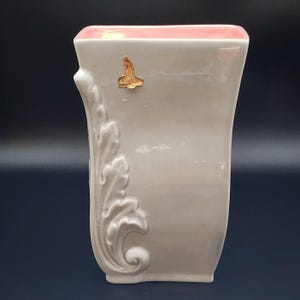 Vintage Red Wing Pottery Vase #406 | Mid-Century Art Deco Gray and Pink Raised Leaf Scroll Vase | 1930-1940s American Art Pottery Large 9.5"