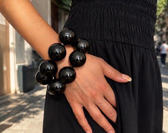 Bracelet imposant en perles noires, bracelet surdimensionné en perles de verre, bijou audacieux pour femme