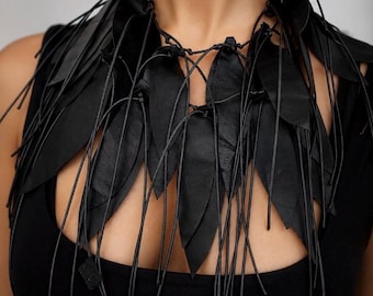 Collier plastron à franges en cuir noir et feuilles, style gothique, bijou bohème