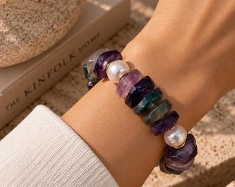 Bracelet en fluorite et perles baroques, bracelet imposant en pierres précieuses, bijou tendance violet et vert
