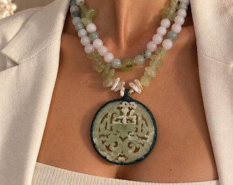 Collier en aigue-marine et préhnite avec pendentif en jade sculpté chinois, collier de perles et pierres précieuses.
