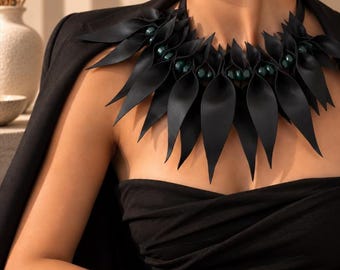 Collier ras du cou en cuir noir, ras-de-cou sculptural en cuir pour femme