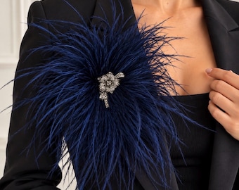 Broche en plume d'autruche bleu marine, broche en plume tendance pour femme, élégante broche noire
