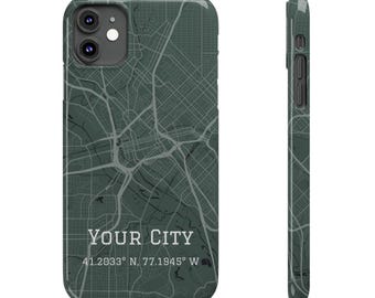 Funda para iPhone con mapa de ciudad personalizado en verde oscuro / Funda con coordenadas personalizadas / Compatible con iPhone 11 a iPhone 16 Pro Max / Regalo de viaje