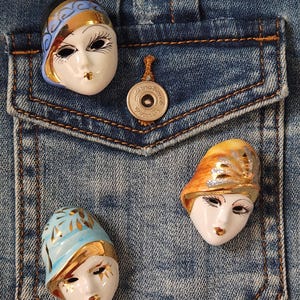 Vintage Mardi Gras Ceramic Face Brooch: Hand-Painted Art Deco Lady