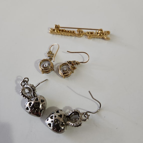 Juicy Couture☆Gold Tone Logo Heart Shaped ピアス【UK発】 Goldtone Heart Stud Earrings with Crystal Accents - Juicy