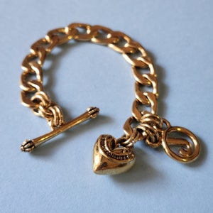 Juicy Couture Small Puffy Heart Bracelet. Juicy Heart Charm Bracelet. Juicy Gold Ton Bracelet. Juicy Couture Chain Bracelet .Juicy Jewelry