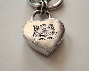 Juicy Couture シルバーハートチャーム ネックレス 関税送料無料 Amazon.com: Juicy Couture SIlvertone Heart Charm Pendant