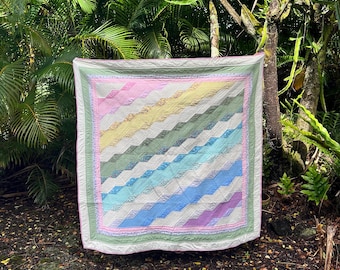 Kołdra Rainbow Rosie: vintage'owy francuski wzór kwiatowy, nowoczesna tęcza, narzuta z bawełny organicznej (60"x60")