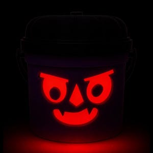 Count Bloodmoon | Vampire Halloween Light Up Bucket | Spooky Halloween Decor afbeelding 2