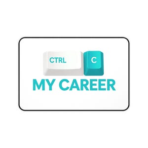 Op de afbeelding: Een rechthoekige witte bureaumat met een afbeelding van een witte computertoets met het label CTRL en een turquoise computertoets met het label C. Onder de toetsen staat de tekst MY CAREER in turquoise hoofdletters gedrukt.