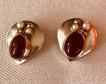 Vintage Clip-On Sterling Silver Mocha Cabochon clip-on Earrings with small Pearls