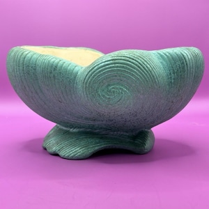 VINTAGE Shawnee Art Pottery Green Swirl Ceramic unique design Planter