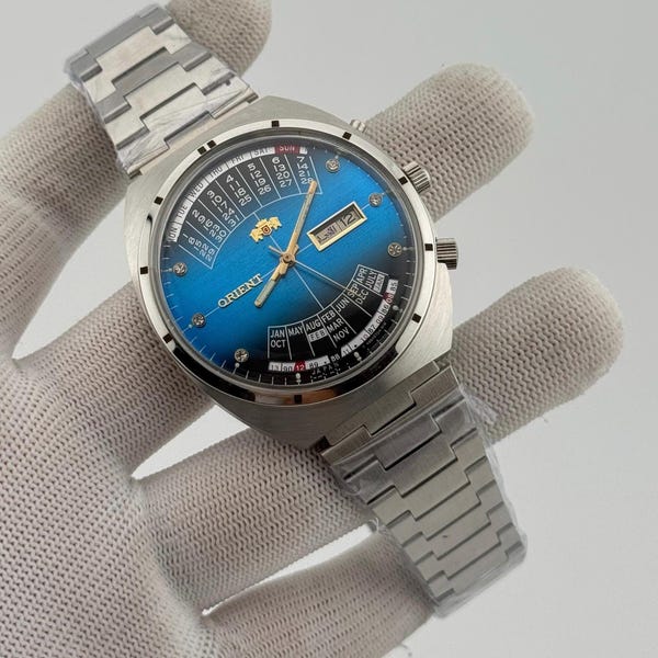 Raro reloj Orient "College" vintage con calendario multianual y esfera azul — Totalmente revisado y restaurado.