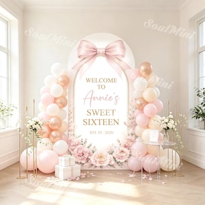 Può includere: Uno sfondo ad arco con un grande fiocco rosa in alto, illustrazioni floreali alla base e il testo "WELCOME TO Annie's SWEET SIXTEEN MAY 10, 2026". L'allestimento è incorniciato da grappoli di palloncini rosa, bianchi e oro metallizzato.