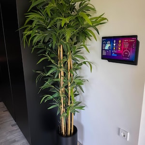 Tabletwandhouder, onopvallende houder voor smart home dashboard met USB-C kabelgeleiding