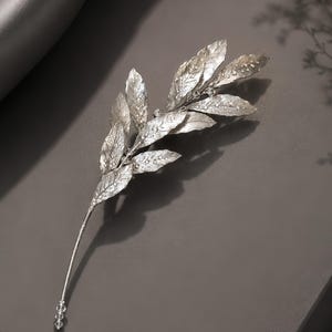 Silber Blatt Brosche, Zweig Pin, Natur inspiriert Brosche, Minimalistische Braut, eleganter Hochzeitsschmuck, Geschenk für Sie