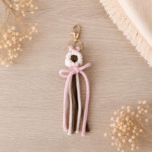 Makramee Schlüsselanhänger Blume personalisierbar / Handgemacht / Handmade / Boho / Anhänger / Accessoire