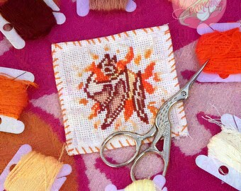 Korsstygnsmönster med vit fladdermus och brinnande sol | Xstitch PDF (digital nedladdning)