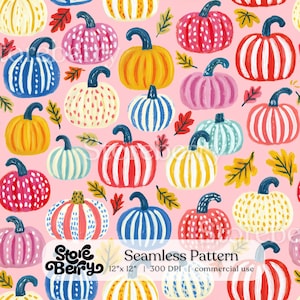 Puede incluir: Un patrón continuo con calabazas pintadas a mano en varios colores, incluyendo rojo, azul, amarillo y rosa sobre un fondo rosa claro. Las calabazas muestran diversos diseños como rayas verticales y puntos, intercaladas con pequeñas hojas de otoño.