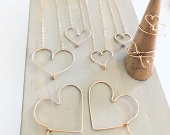 Litet - Halsband med öppet hjärta i guld - Halsband med delikat hjärta i 14k guldfyllning - Halsband med rent hjärta - Alla hjärtans dag-present