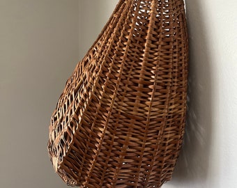 Vintage Wicker Woven Basket / Wicker Handle Basket / Farmhouse/ Rustic/ Primitive