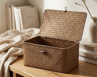 Seagrass Storage Basket with Lid, Woven Bathroom Organizer for Tampons and Pads