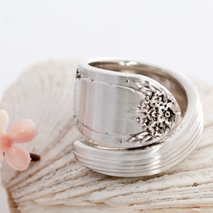 Vintage Spoon Ring, Garland Silverware Spoon Ring, Floral Spoon Jewelry, 1937 International Spoon Ring(mcf 002)