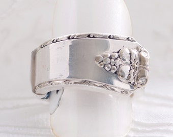 Spoon Ring, Bordeaux Grape Spoon Ring, Vintage Spoon Jewelry, 1945 Oneida Grape Silverware spoon Ring,Choose size 5 1/2 to 11 1/2 (mcf  043)