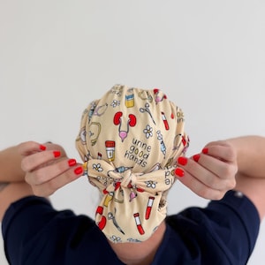CloudCaps Scrub Cap - Urine Good Hands - Women’s Soft Scrub Cap Ponytail