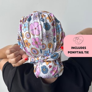 Boné de uniforme DuoStyle - Petal Power - Boné de uniforme feminino com rabo de cavalo