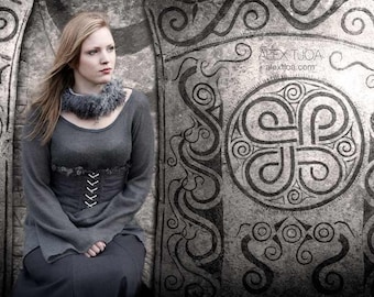 Viking waistcorset  Botarve reversible from Linen fabrics and Gotlandic Lambsfur. Warm elegance.