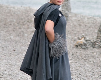 Cloak Ajvide from woollen fabrics closes with a Viking brooch.