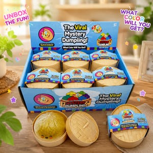 Willekeurige, mysterieuze, zachte dumpling in een stoommandje met één verrassende kleur erin.