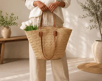 Borsa da mercato in paglia intrecciata a mano, rafia naturale con manici in pelle / Mercato contadino, giornate in spiaggia, shopping estivo
