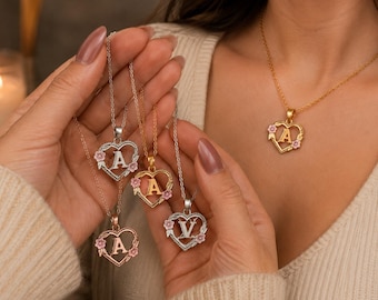 Gepersonaliseerde hartketting met bloemen, A tot Z-letters, hanger met monogram zirkonia