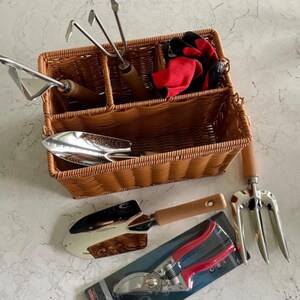 8 Piece Garden Tool Set with Basket, Stainless Steel Hand Tools, Wooden Handle Gardening Kit, Pruning Shears, Gloves, Planting Tools Gift