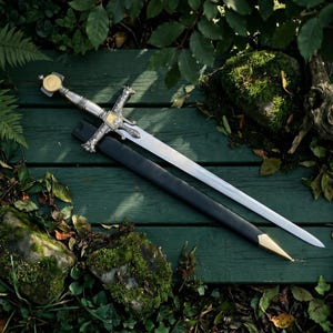 Espada de caballero medieval hecha a mano con hoja y vaina grabadas – Réplica de espada larga de cruzado.