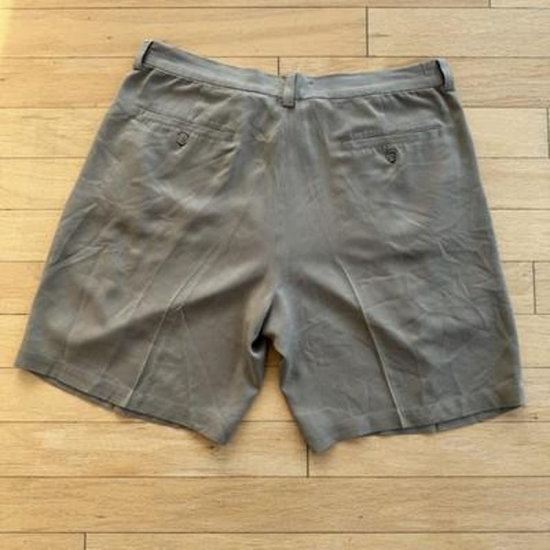 Tommy Bahama Shorts Pleated Chino Beige 100% Silk Casual 10 Inseam Mens 36 image 2