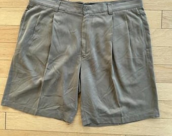 Tommy Bahama Shorts Pleated Chino Beige 100% Silk Casual 10 Inseam Mens 36