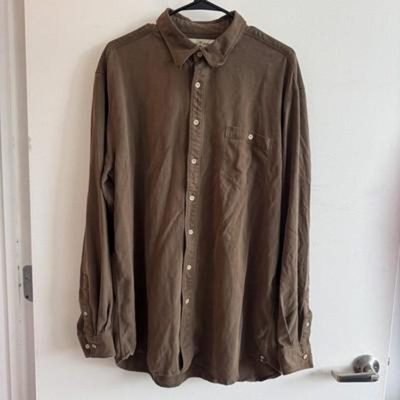 Camisa Tommy Bahama de manga larga con botones, 100% seda, color marrón, talla XLT para hombre. imagen 1