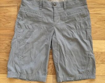 Athleta Dipper Bermuda Shorts Zipper Pockets Twill Hiking Gray 9 Inseam Womens 8