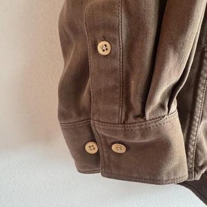 Camisa Tommy Bahama de manga larga con botones, 100% seda, color marrón, talla XLT para hombre. imagen 7