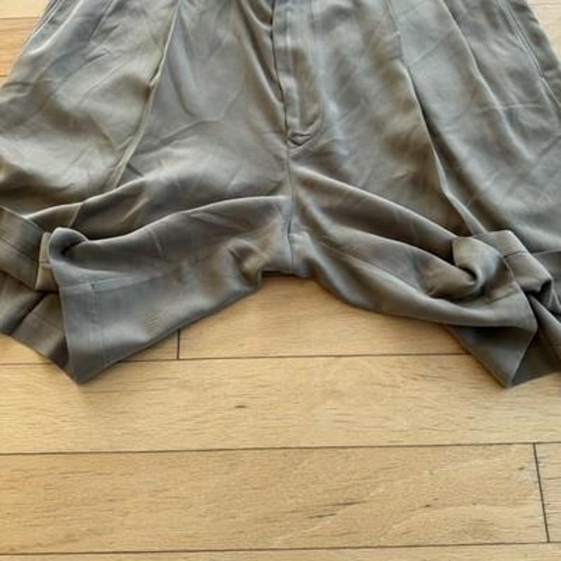 Tommy Bahama Shorts Pleated Chino Beige 100% Silk Casual 10 Inseam Mens 36 image 8