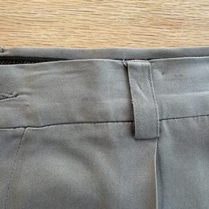 Tommy Bahama Shorts Pleated Chino Beige 100% Silk Casual 10 Inseam Mens 36 image 6