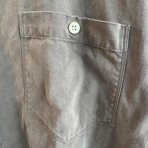 Camisa Tommy Bahama de manga larga con botones, 100% seda, color marrón, talla XLT para hombre. imagen 6