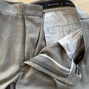 Tommy Bahama Shorts Pleated Chino Beige 100% Silk Casual 10 Inseam Mens 36 image 9