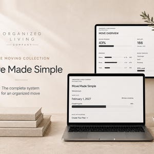 Puede incluir: Un ordenador portátil y una tableta que muestran una interfaz de planificador de mudanzas digital con el texto Organized Living Company, The Moving Collection y Move Made Simple. Las pantallas muestran barras de progreso y detalles de presupuesto.