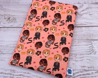 Dev y Charlie: La Ofensiva del Encanto - Funda para Libro, Estuche para Libro, Funda para Tableta, Protector de Libro, Cubierta de Libro